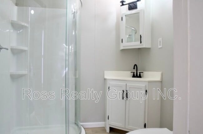 Photo - 635 Milton St