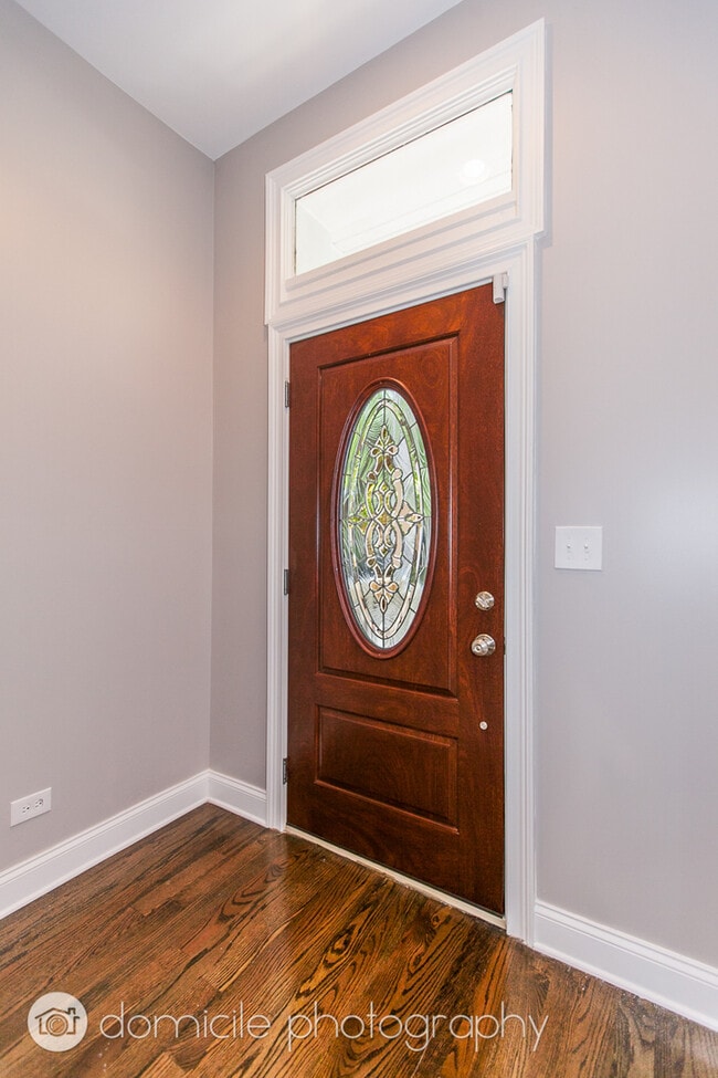 Photo - 806 S Oakley Blvd