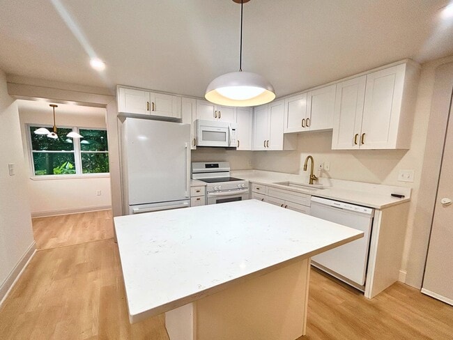 Photo - Newly Renovated 2-Bed, 1-Bath Duplex with ...