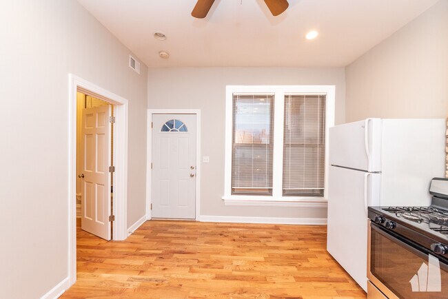 Photo - 1420 W Irving Park Rd Unit 3