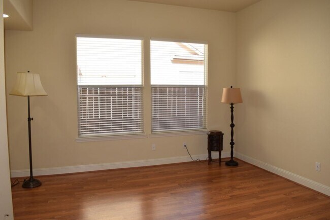 Photo - 2768 Westview Dr