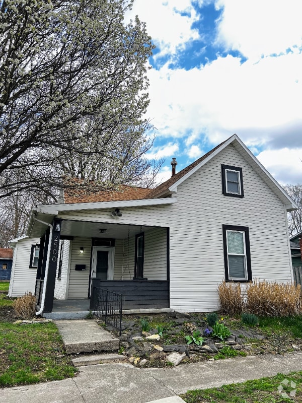 Building Photo - 2500 S Vine St Rental