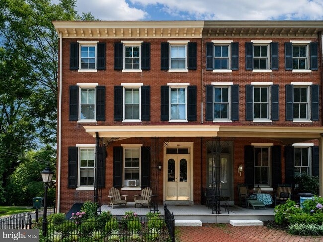 318 N Matlack St Unit 2F