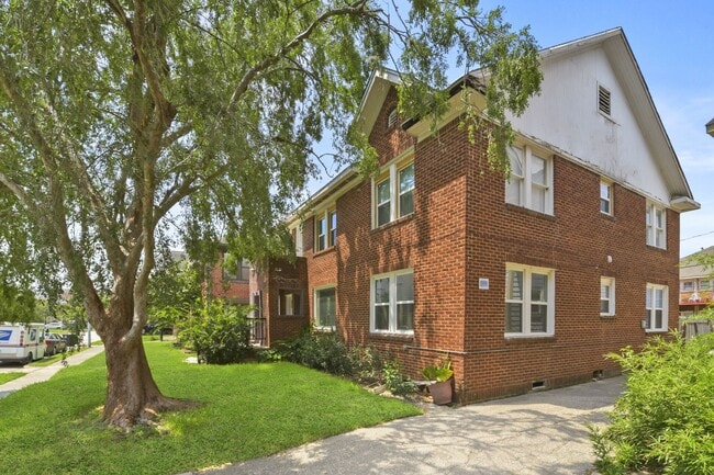 Building Photo - Charming 2-Bed, 2-Bath Duplex in the Heart... Rental
