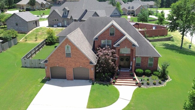 Photo - Beautiful 5-bed/3-bath home with covered patio