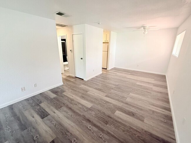 2825 N Los Felices Rd Unit 216