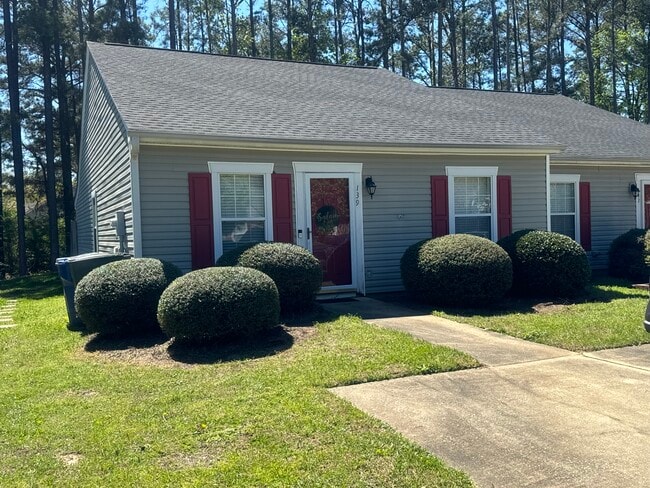 Building Photo - 139 Thorn Tree Ln Unit 139 Thorn Tree Lane