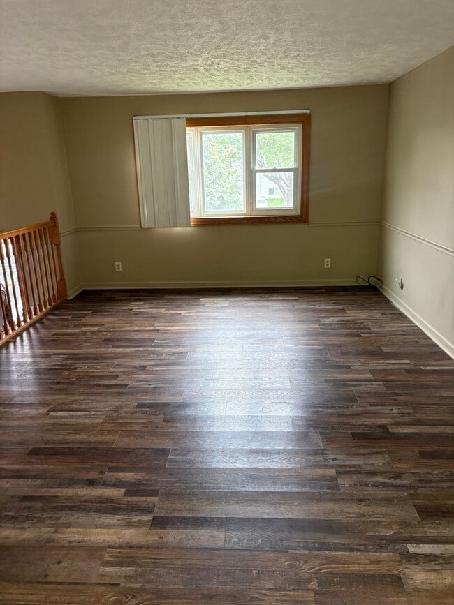 Photo - 3 bed/2 bath $2095