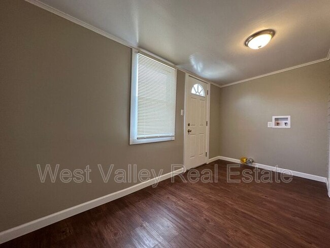 Photo - 104 North St