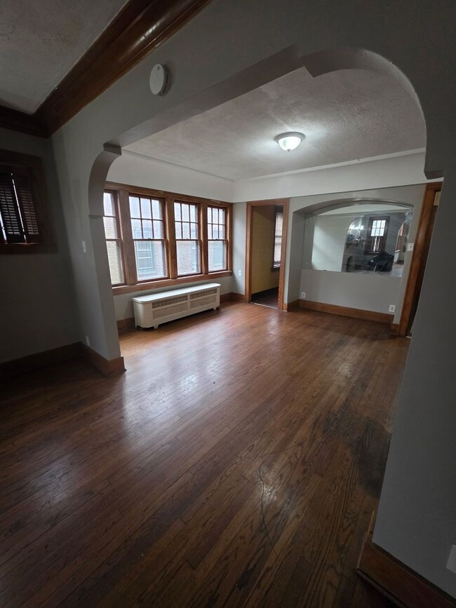 Photo - Huge 3 Bedroom Lower Duplex Unit Lower