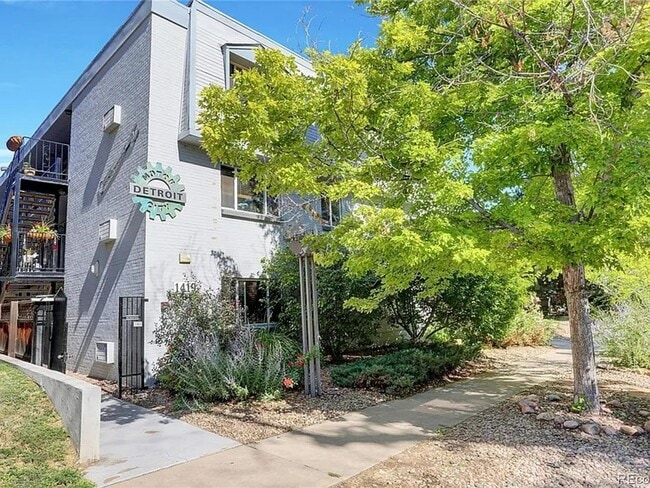 Stylish 1BR/1BA Apartment in Congress Park... - Stylish 1BR/1BA Apartment in Congress Park... Unit 24