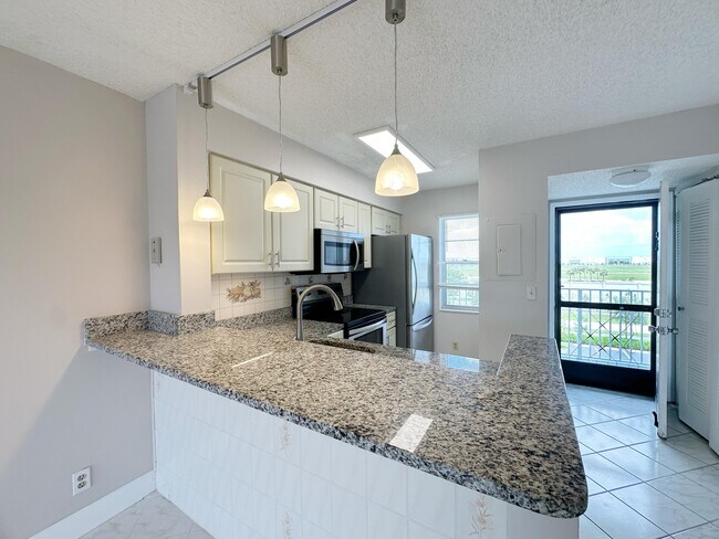 Photo - 2220 N Cypress Bend Dr Unidad 503