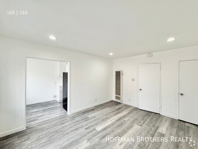 Building Photo - 1917 W Martin Luther King Jr Blvd Unit 8 Rental