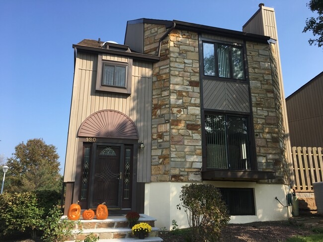 Photo - 130 Diamond Ln