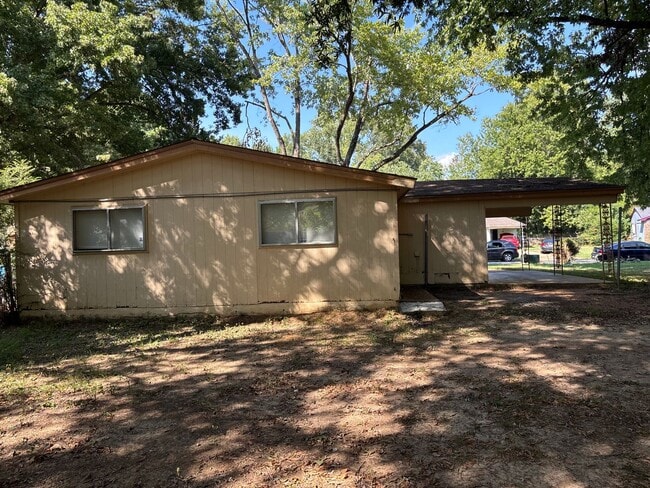 3911 Ajanders Dr