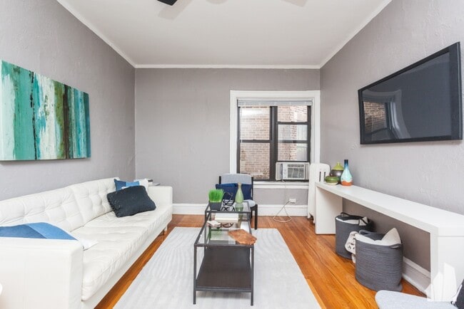 Photo - 633 W Cornelia Unit #  01E