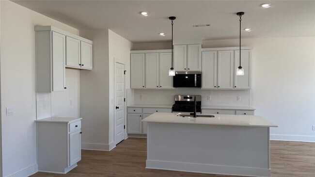 Photo - 2330 Longfellow Dr