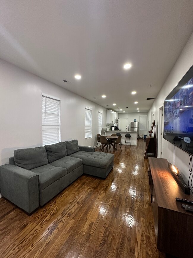 Living room/Dinning room area - 1908 S May St Unit 2