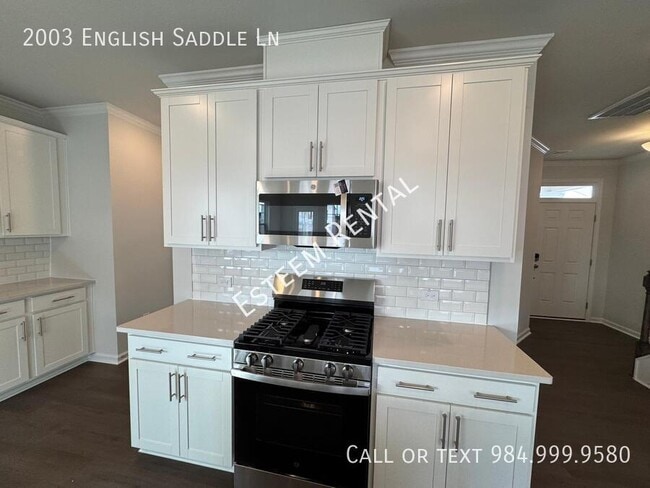 Photo - 2003 English Saddle Ln