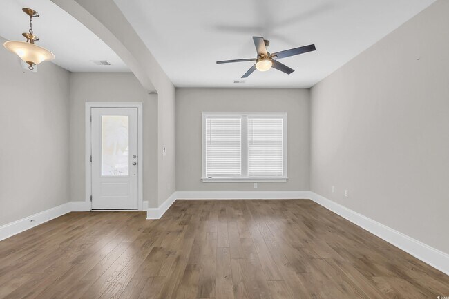 Photo - 1758 Edgewood Dr