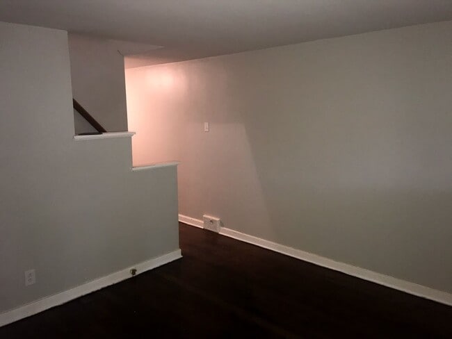 Photo - 2 Bedroom / 1 Bath Townhome + Garage -- Bellevue/Brighton Heights Area