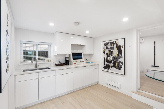 Photo - 2791 Oxford St Unit ID1285292P