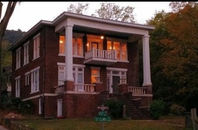 Building Photo - 5209 Saint Elmo Ave Unit 2