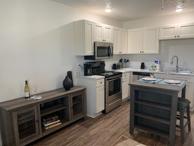 Photo - NEW LUXURY ONE BEDROOM APARTMENT FULLY FURNISHED Unit 2501-B