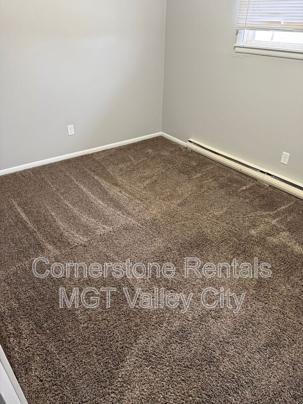 Photo - 807 3rd St SW