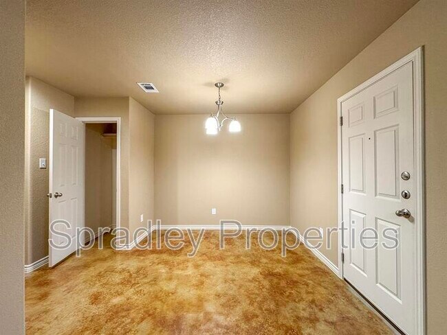 Photo - 1040B Edwards Dr