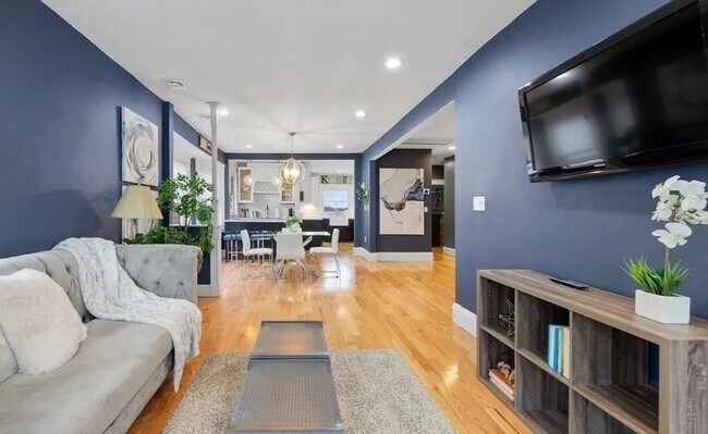 130 Wellington Hill St Unidad 2