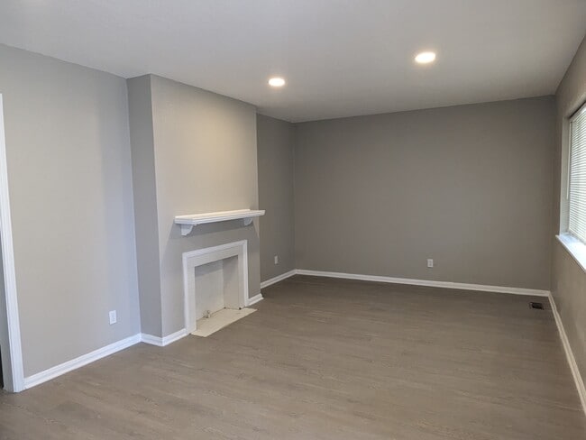 Photo - 2545 E Aloma St