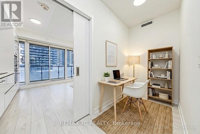 Photo - 2221 Yonge St Unit 1111