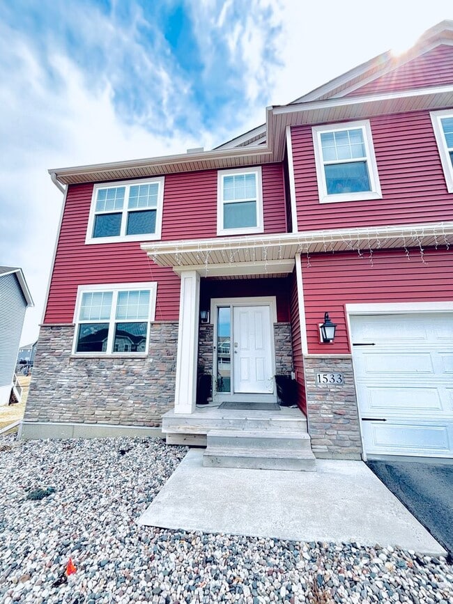 Photo - Solar Home! Beautiful 4bed/3bath Single Family Home in Shakopee