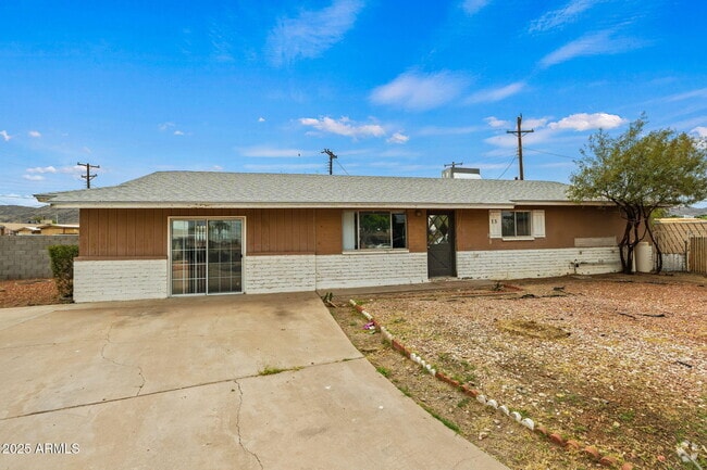 Building Photo - 13 E Desert Dr Rental