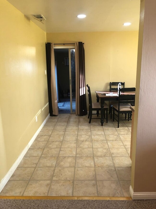 Photo - Clean Neat 3 Bedroom 2 Bathroom 1008 sft Rancho Cordova Home for Lease.