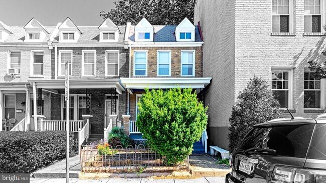 Building Photo - 741 Newton Pl NW Rental