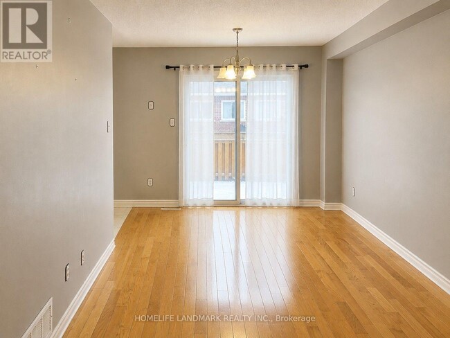 Photo - 16 Torada Ct