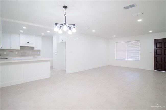 Photo - 9 Lindberg Ave