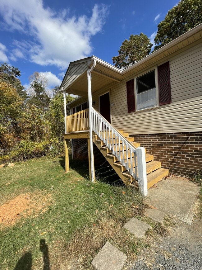 Building Photo - 132 Bellmont Dr Unit 2