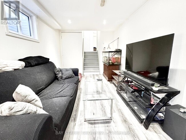 Photo - 445 Harcourt Dr