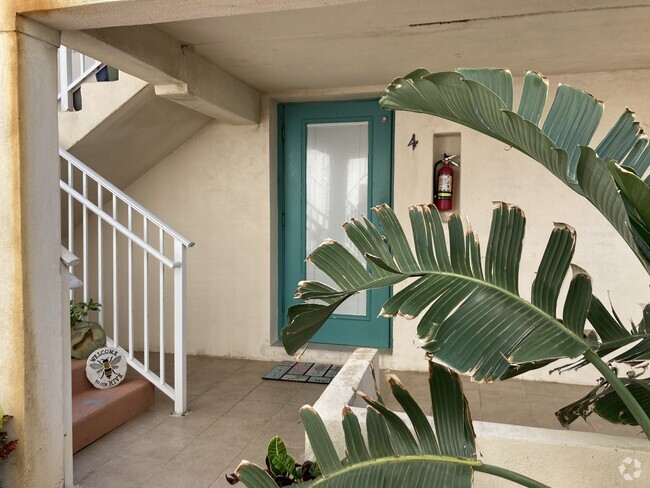 Building Photo - 3137 S Atlantic Ave Rental