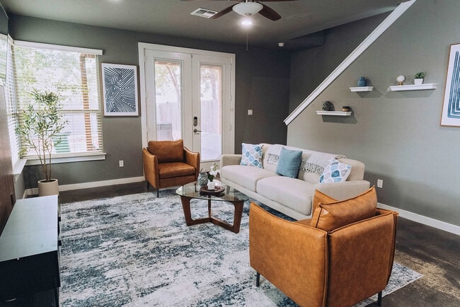 Photo - 2002 Rosewood Ave Unidad ID1375253P