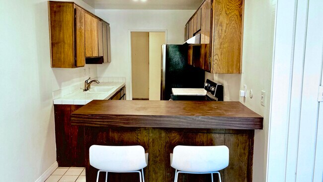 Kitchen - 1010 N Kings Rd Unit 313