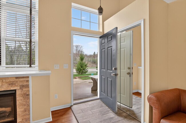 Photo - 1930 Lindsay Ln