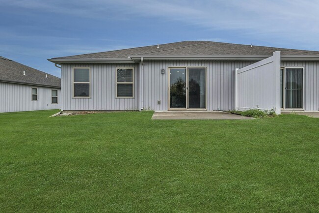 Photo - 210 SW Laurel Dr Townhome