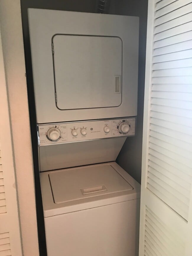 Building Photo - Upgraded upstairs corner unit in the Verano Complex