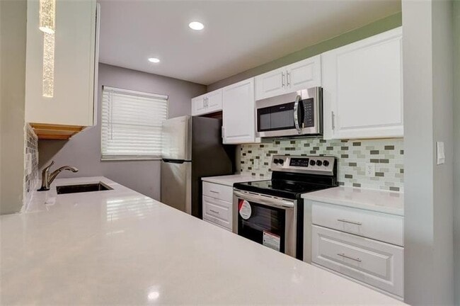 Building Photo - 185 N High Point Rental