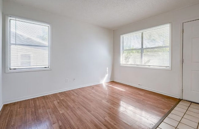 Photo - 6106 E 153 Terrace Unidad B
