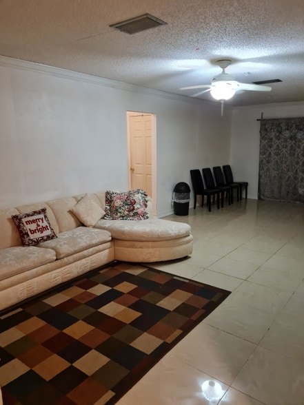 1127 Lodge Cir